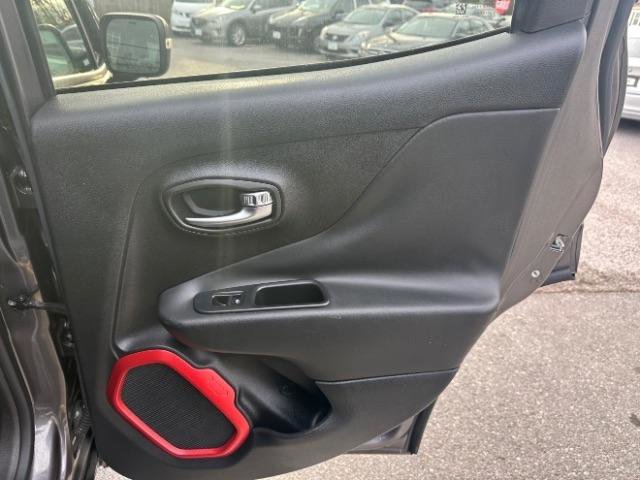 Used 2016 Jeep Renegade Trailhawk image 33