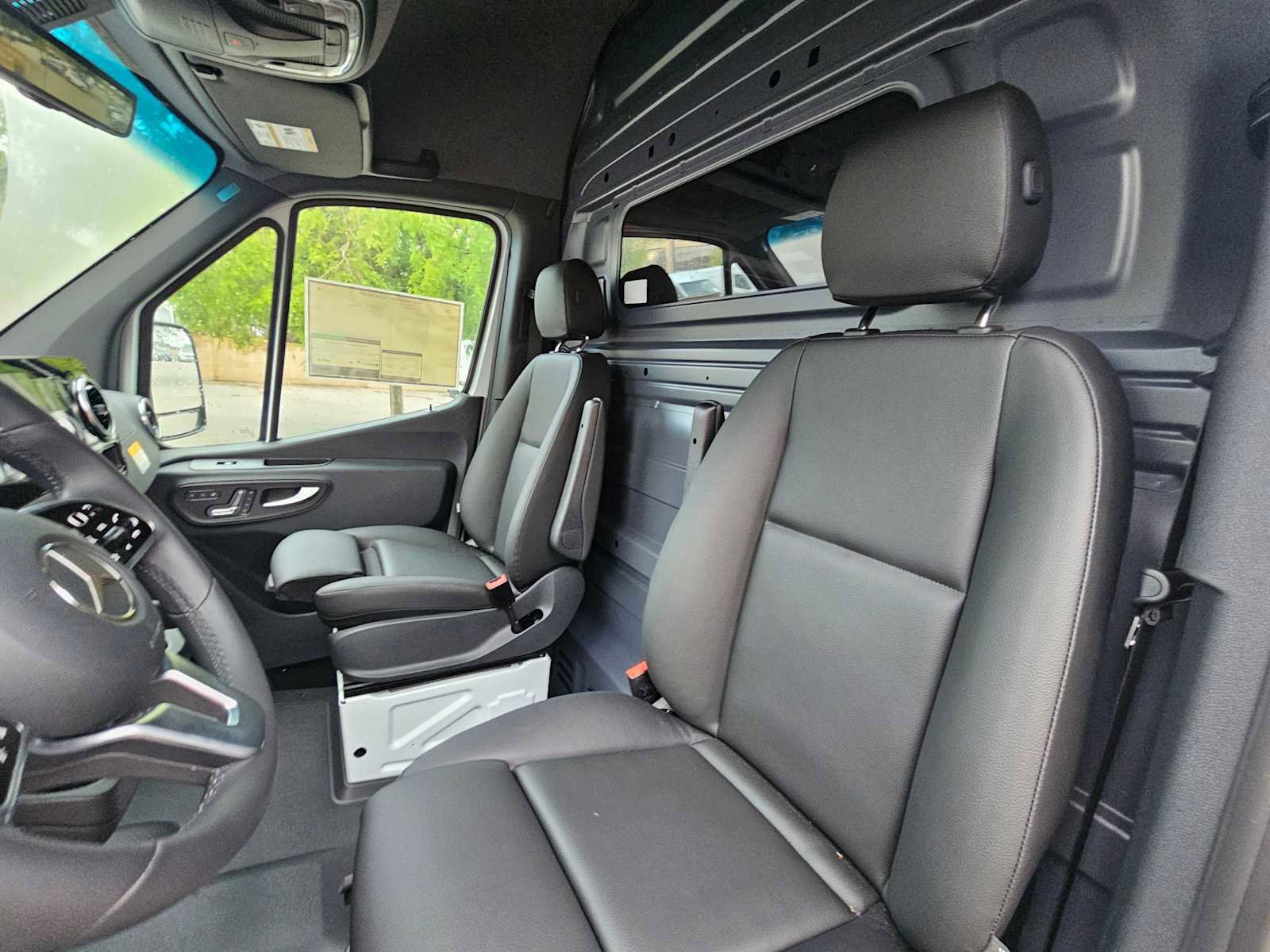 Used 2024 Mercedes-Benz Sprinter 3500 image 20