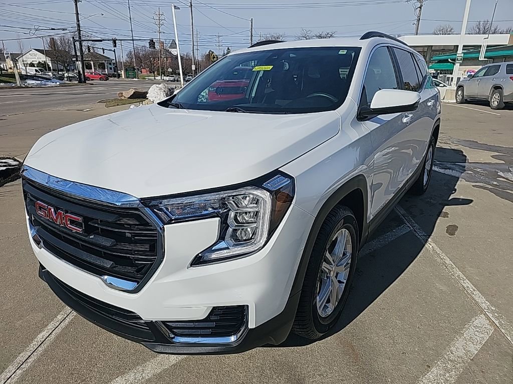Used 2022 GMC Terrain SLE w/ Driver Convenience Package image 6