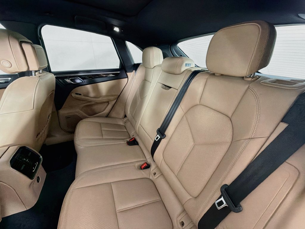 Certified 2023 Porsche Macan S AWD/4WD image 24
