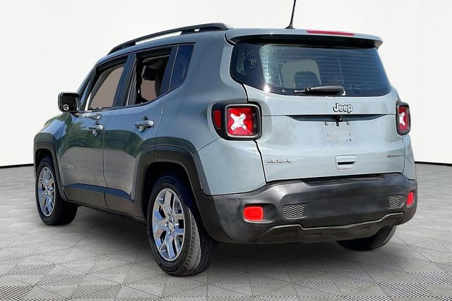 Used 2018 Jeep Renegade Latitude FWD image 4