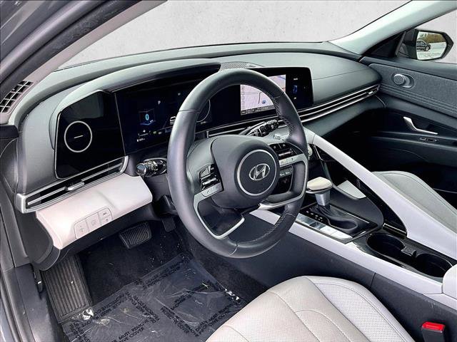 Used 2023 Hyundai Elantra Limited image 14