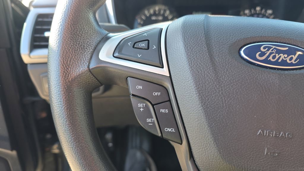 Used 2015 Ford Fusion SE FWD image 22