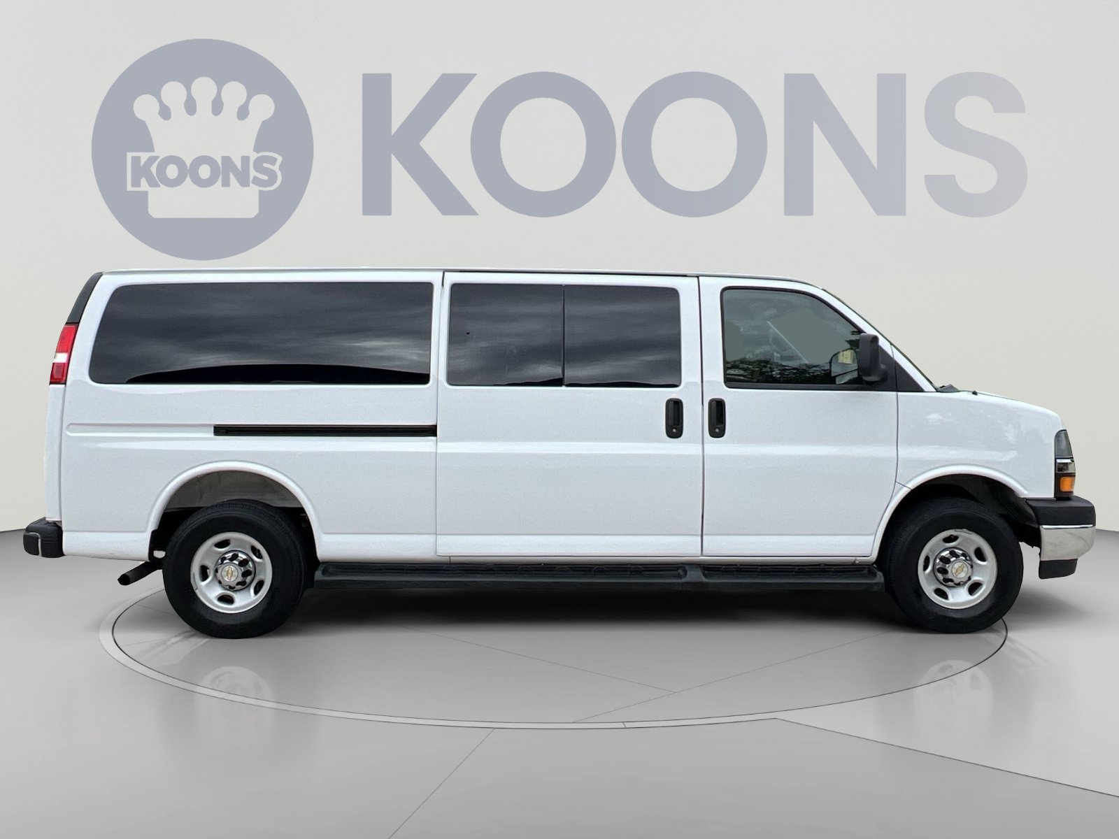 Used 2025 Chevrolet Express 3500 LT w/ LT Preferred Equipment Group RWD image 8