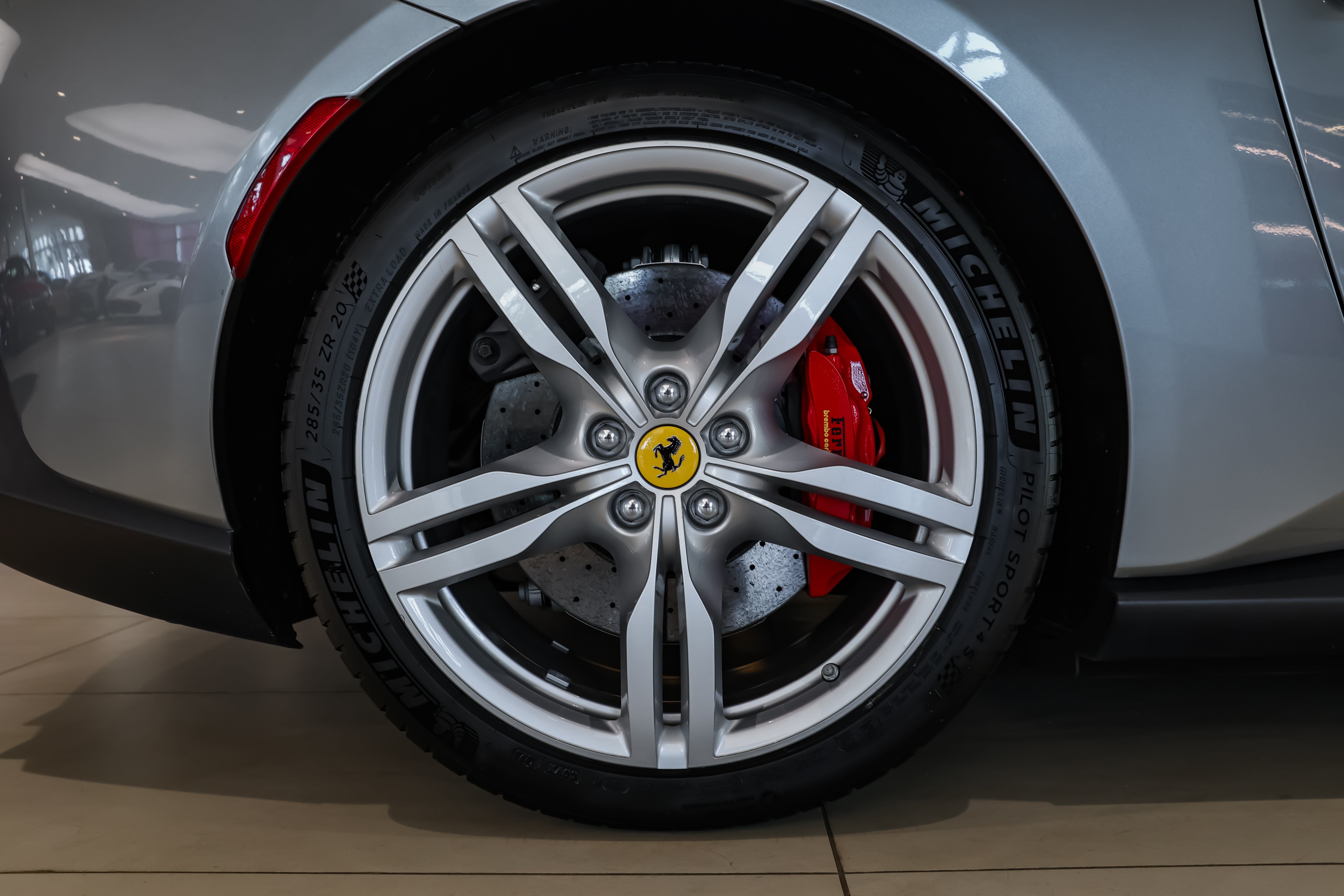 Used 2019 Ferrari Portofino RWD image 21