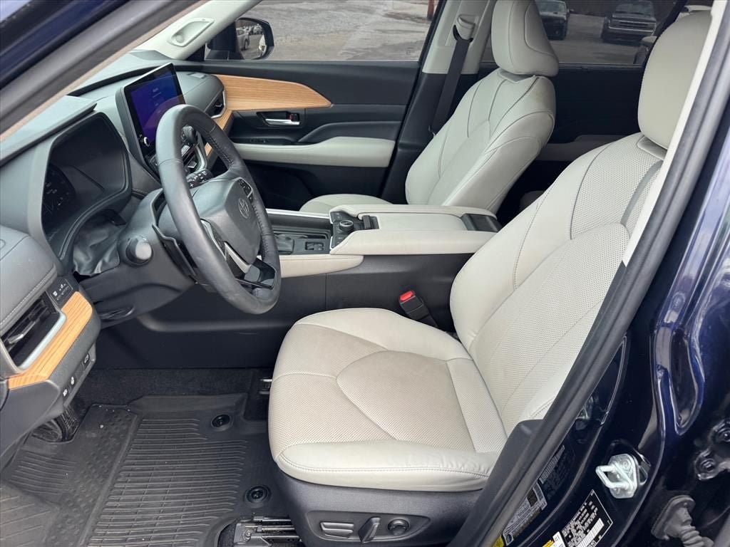 Used 2024 Toyota Grand Highlander AWD image 9