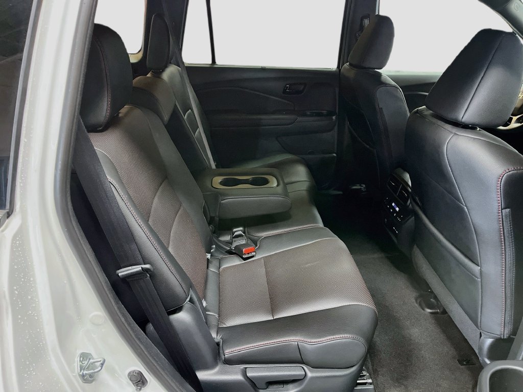 Used 2025 Honda Passport Black Edition image 29