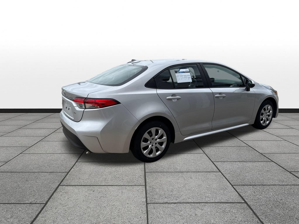 Used 2024 Toyota Corolla LE FWD image 5