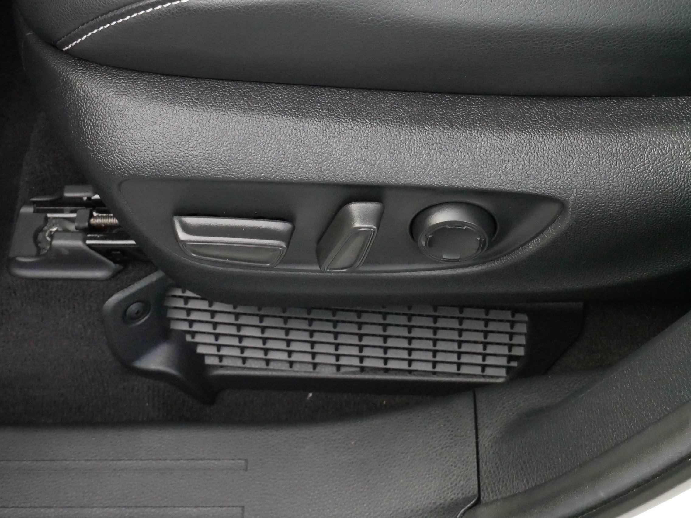 Certified 2026 Toyota Sienna XSE FWD image 20