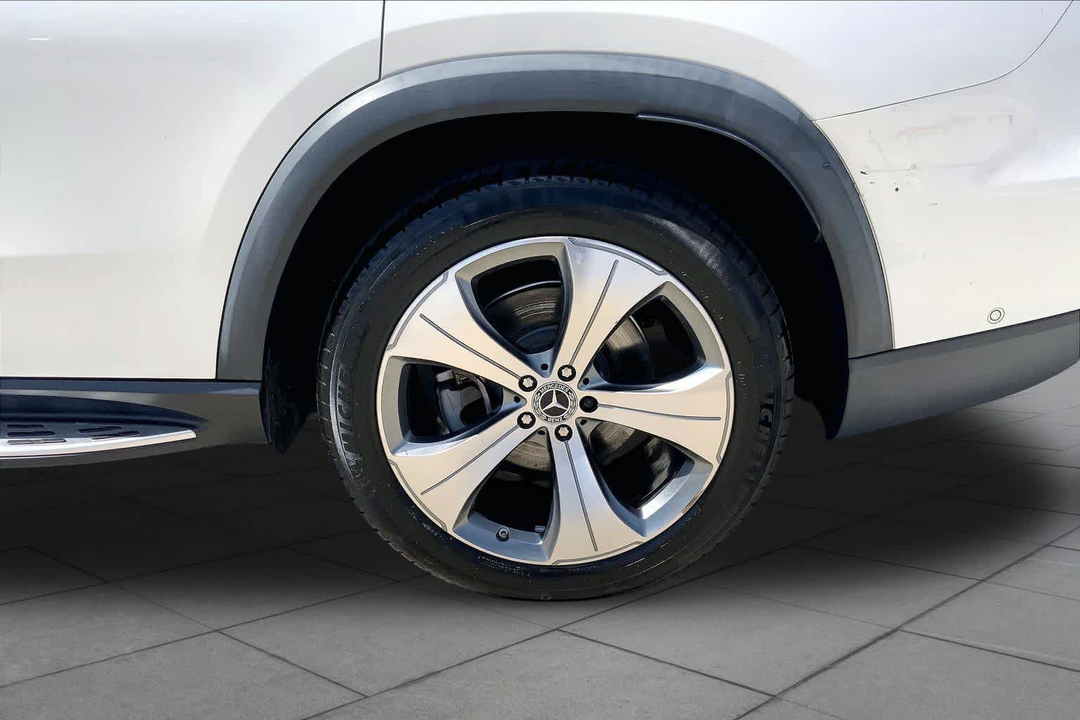 Used 2022 Mercedes-Benz GLS 450 4MATIC image 11