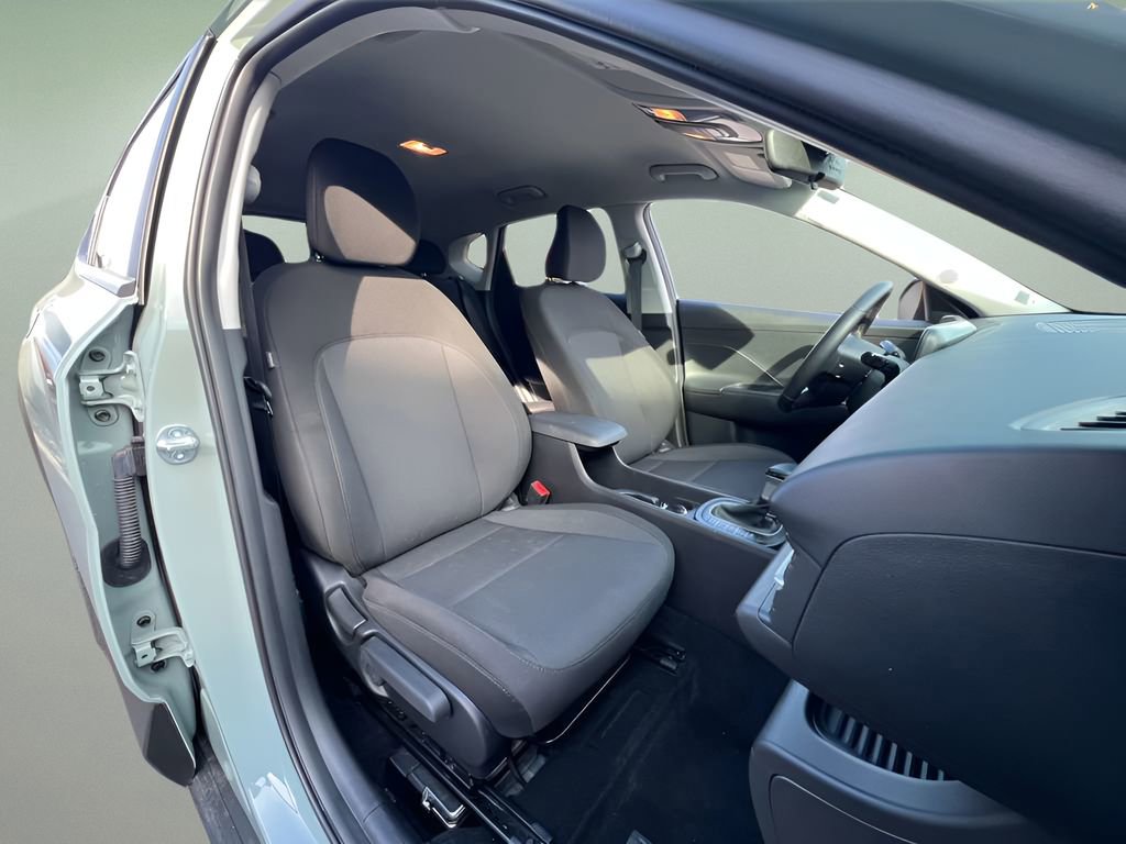 Used 2025 Hyundai Kona SEL FWD image 21