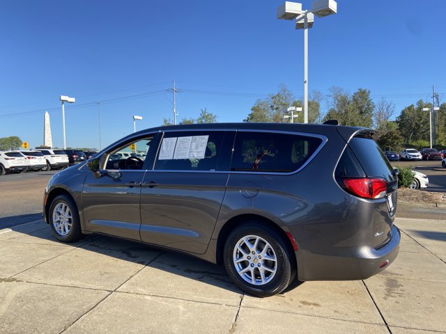 Used 2023 Chrysler Voyager LX FWD image 8