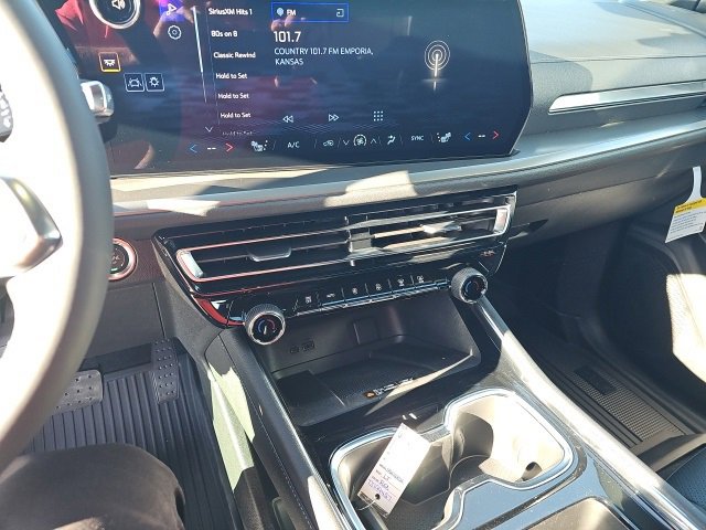 New 2026 Chevrolet Traverse LT image 21