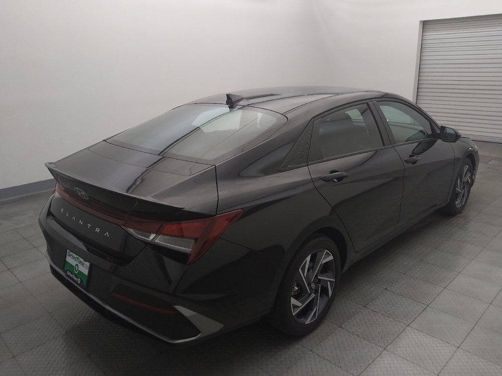 Used 2025 Hyundai Elantra Sport FWD image 9