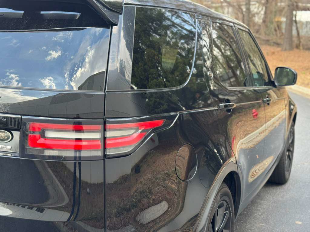 Used 2017 Land Rover Discovery HSE AWD/4WD image 22