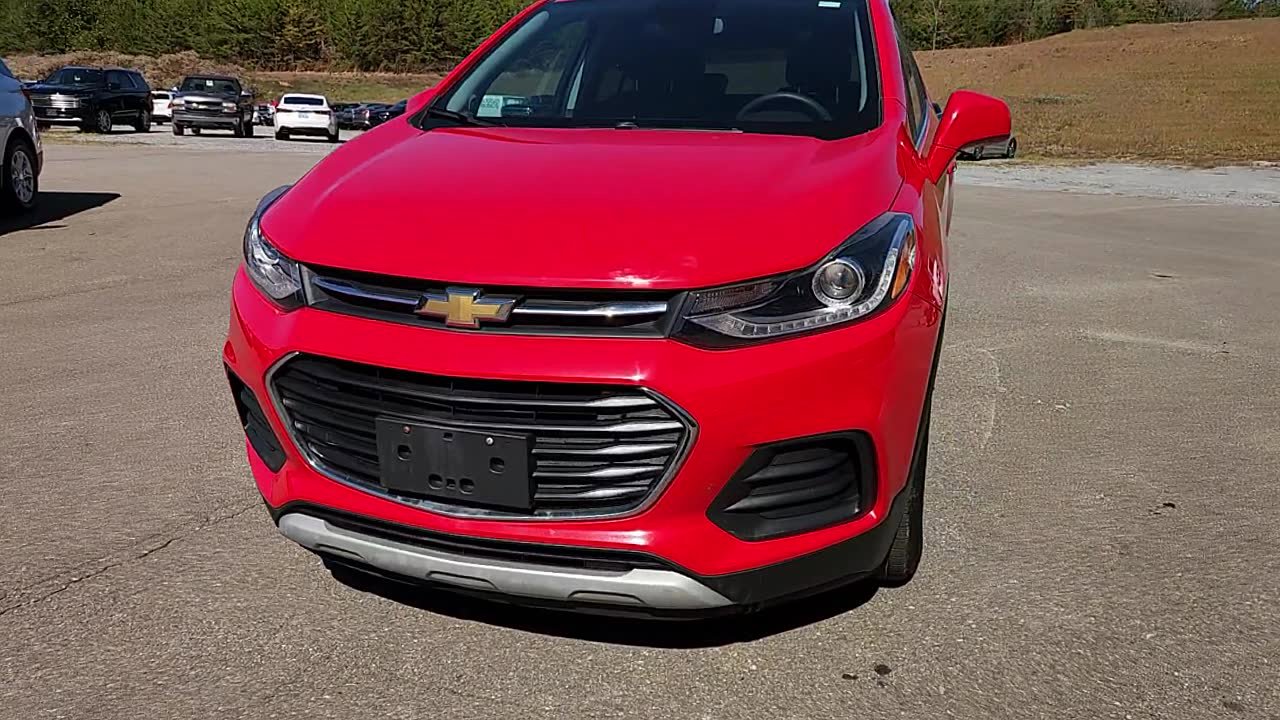 Used 2020 Chevrolet Trax LT w/ Sun & Sound Package image 2