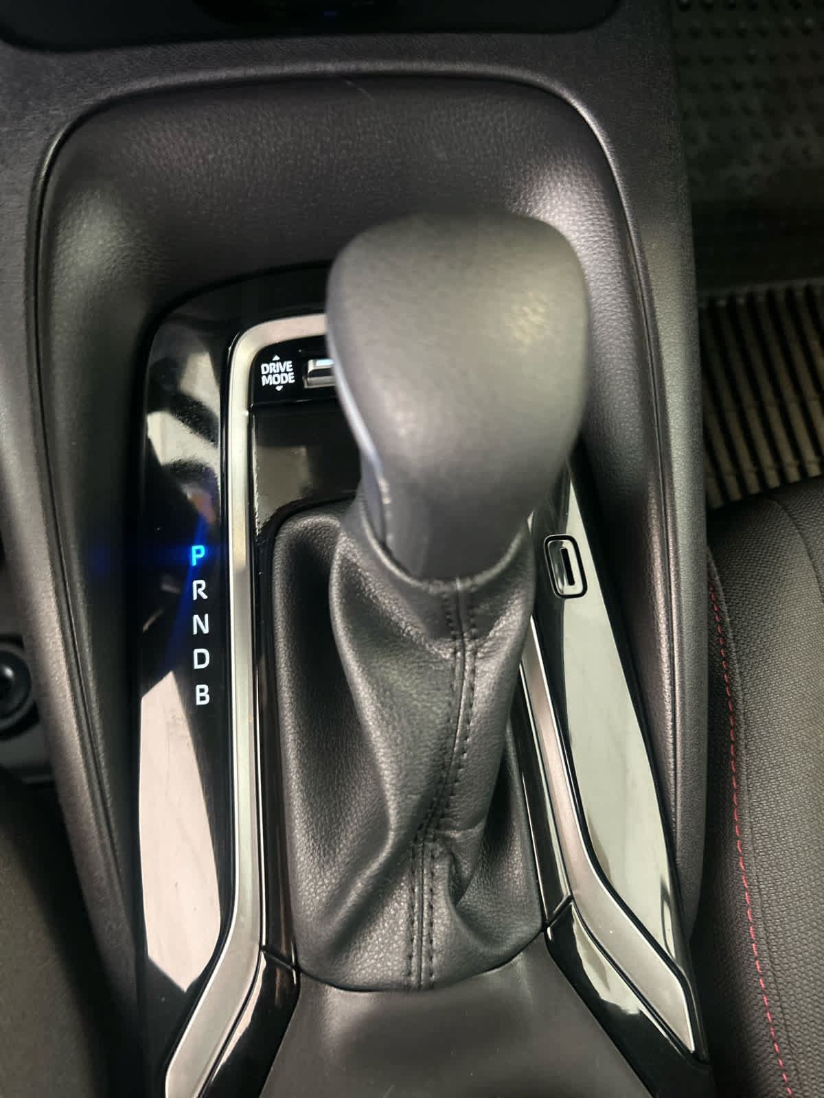 Used 2025 Toyota Corolla SE w/ SE Premium Package FWD image 17