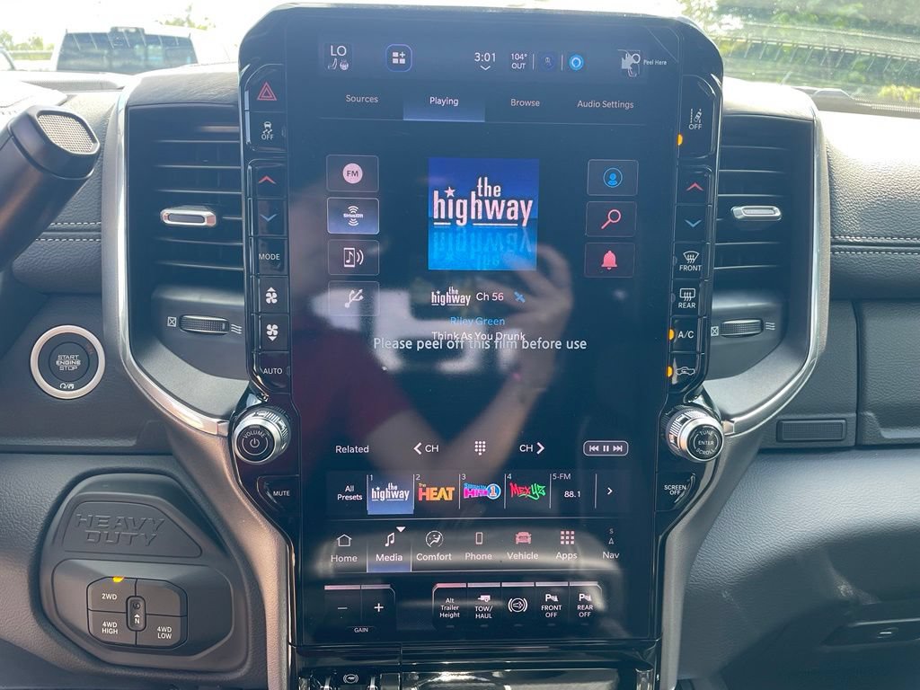 New 2026 RAM 2500 Laramie AWD/4WD image 23