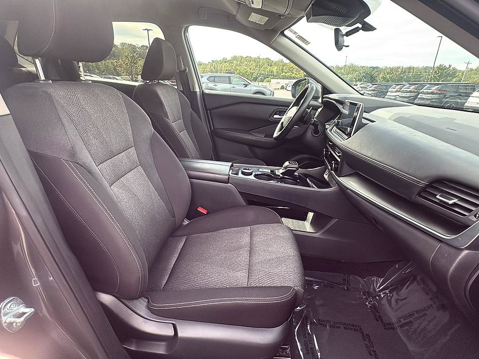 Certified 2025 Nissan Rogue SV AWD/4WD image 23