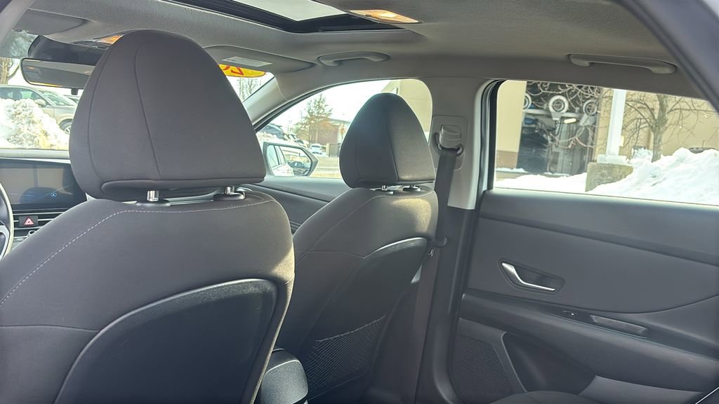 Used 2025 Hyundai Elantra SEL image 33