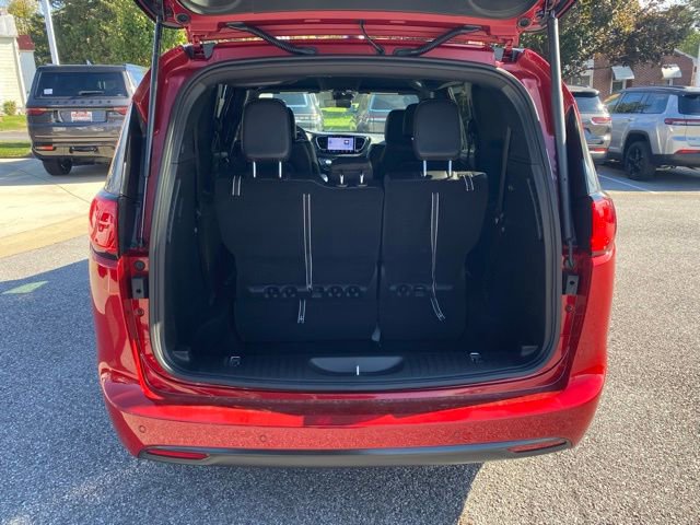 New 2026 Chrysler Voyager LX image 7