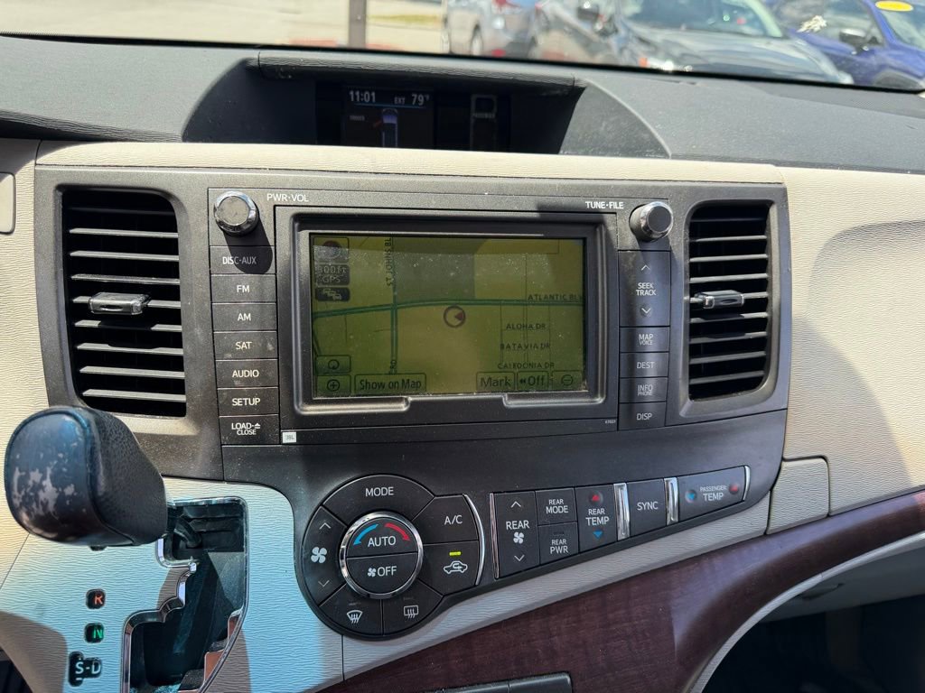 Used 2014 Toyota Sienna Limited w/ Limited Premium Package FWD image 28