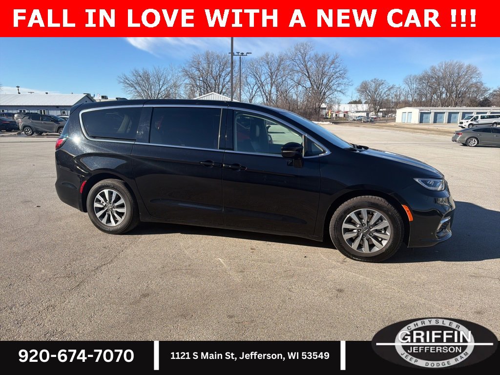 Used 2024 Chrysler Pacifica Select image 6