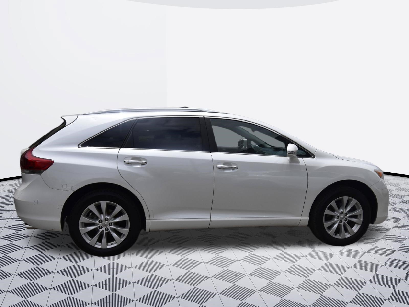 Used 2013 Toyota Venza XLE FWD image 4