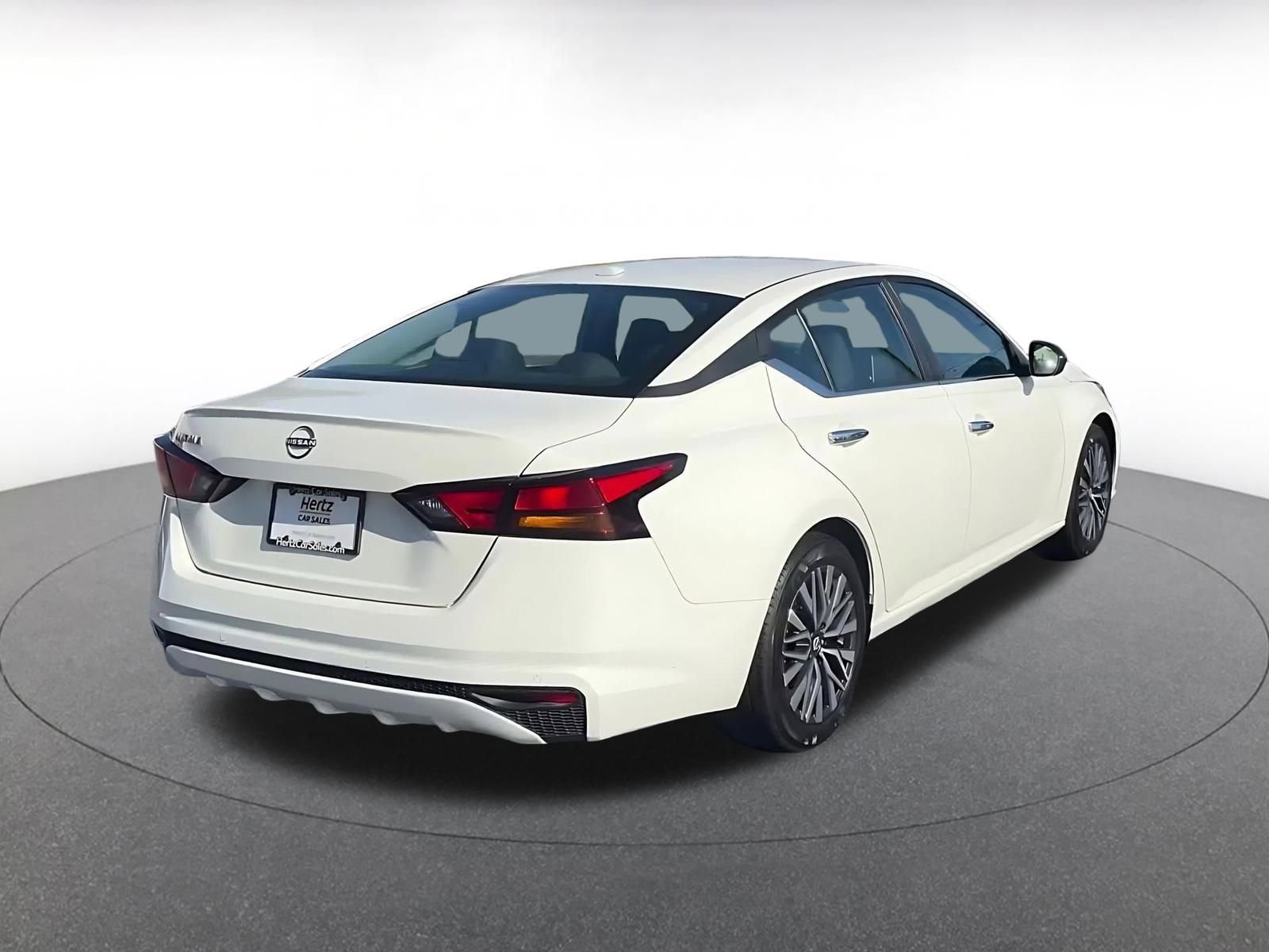 Used 2025 Nissan Altima 2.5 SV image 14