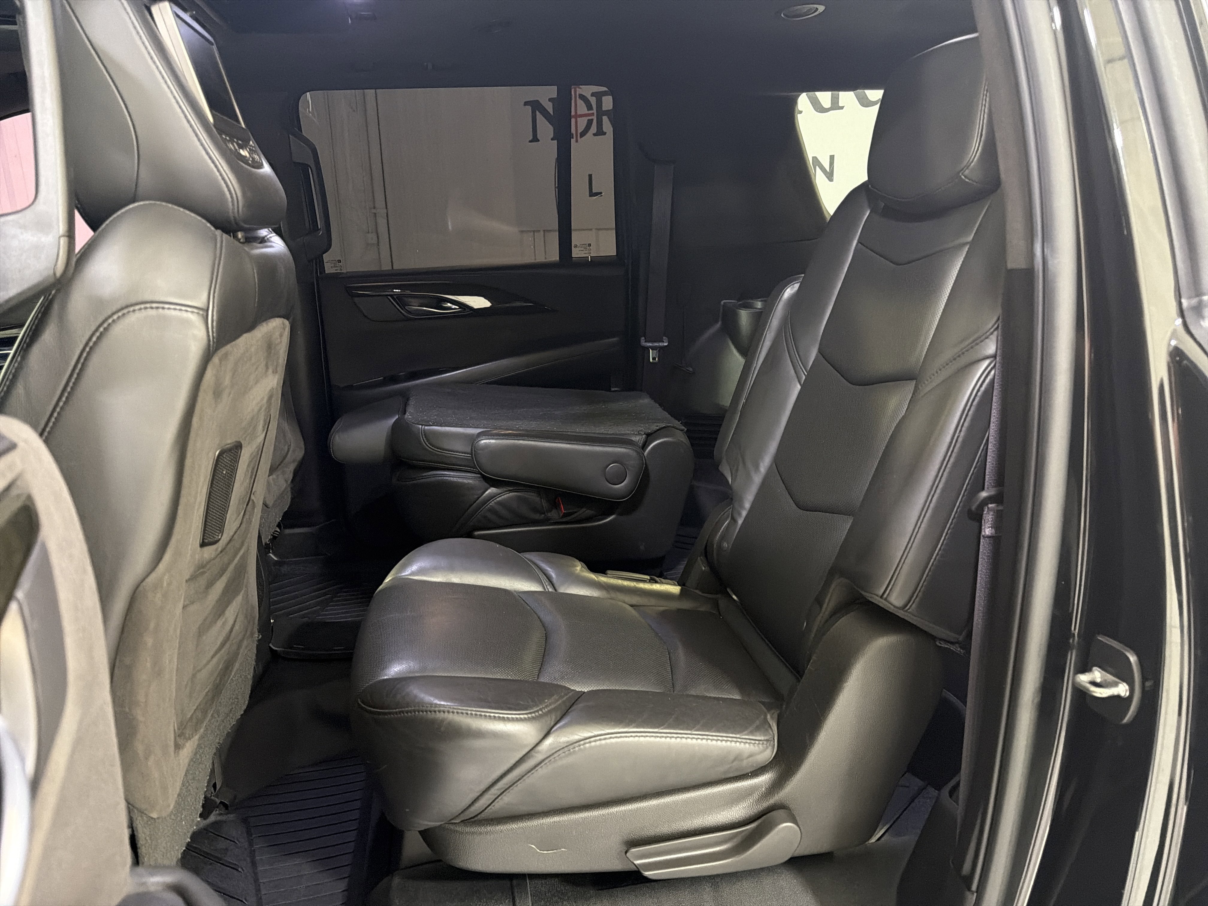 Used 2017 Cadillac Escalade ESV Platinum image 10
