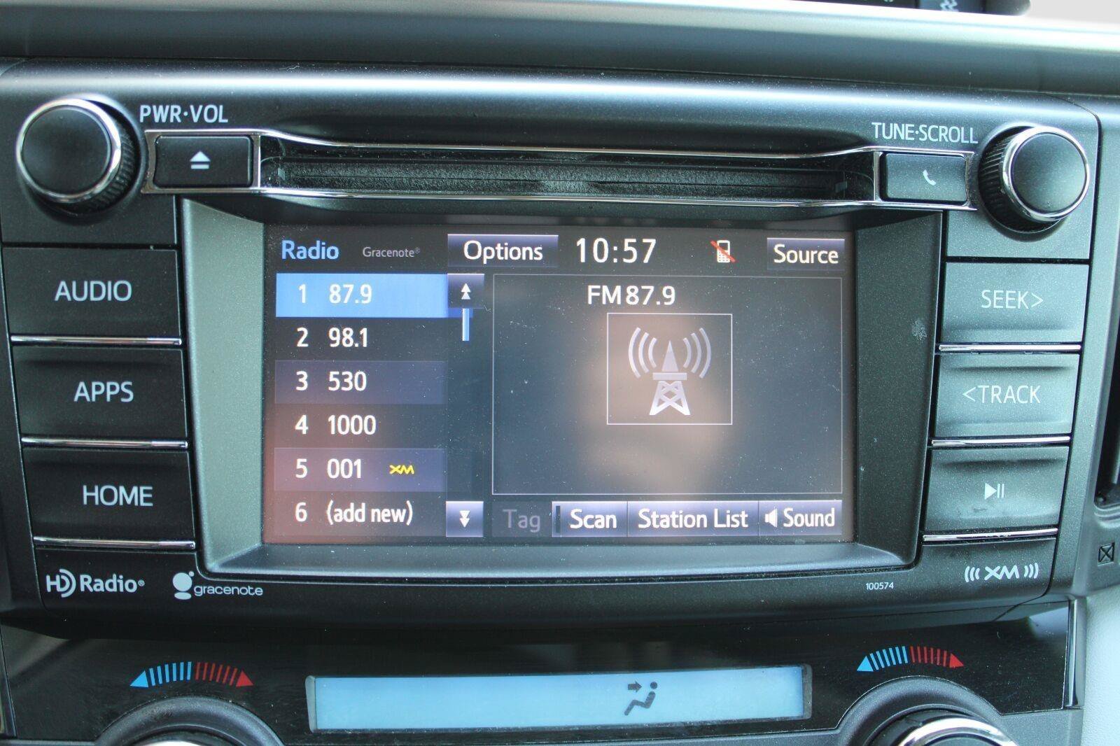 Used 2018 Toyota RAV4 XLE AWD/4WD image 22