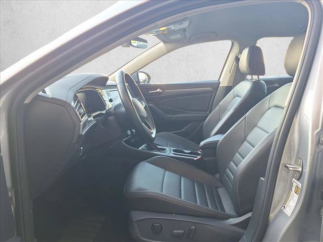 Used 2024 Volkswagen Jetta SE image 10