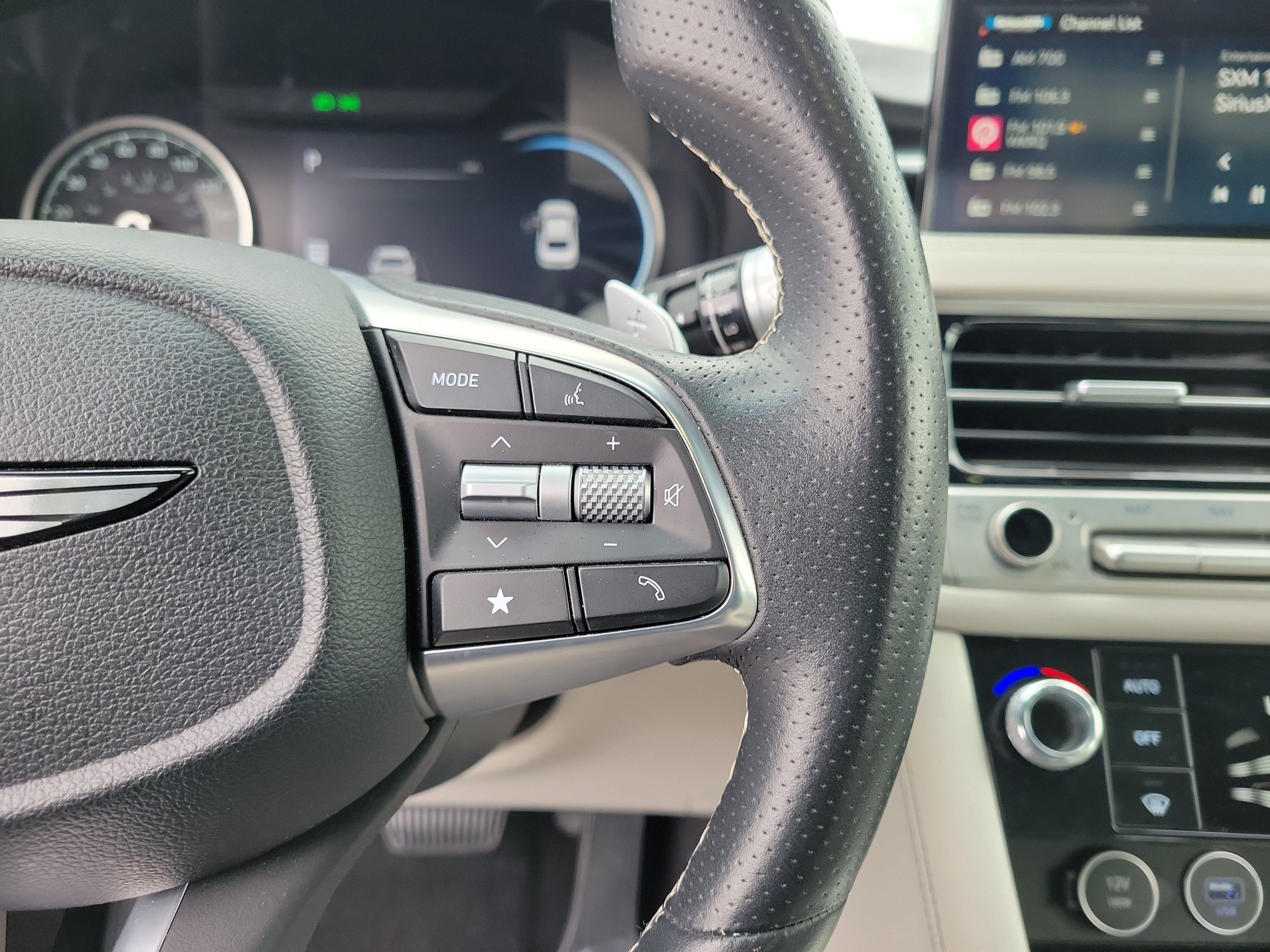 Used 2024 Genesis G70 2.5T image 23