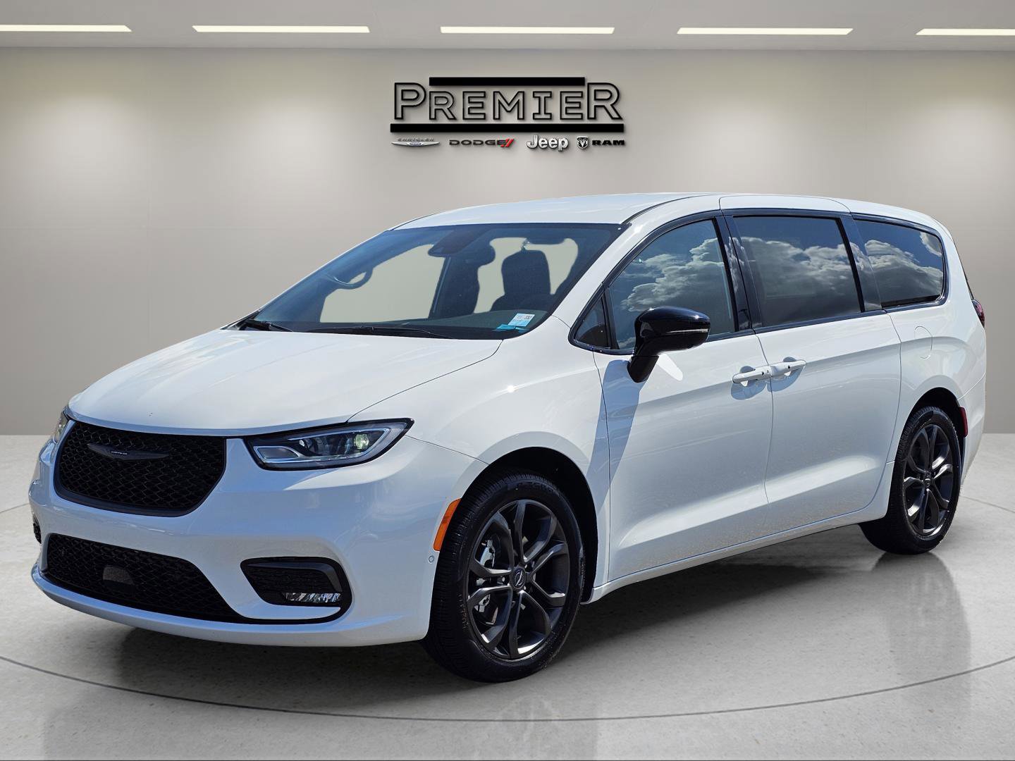 New 2026 Chrysler Pacifica Select