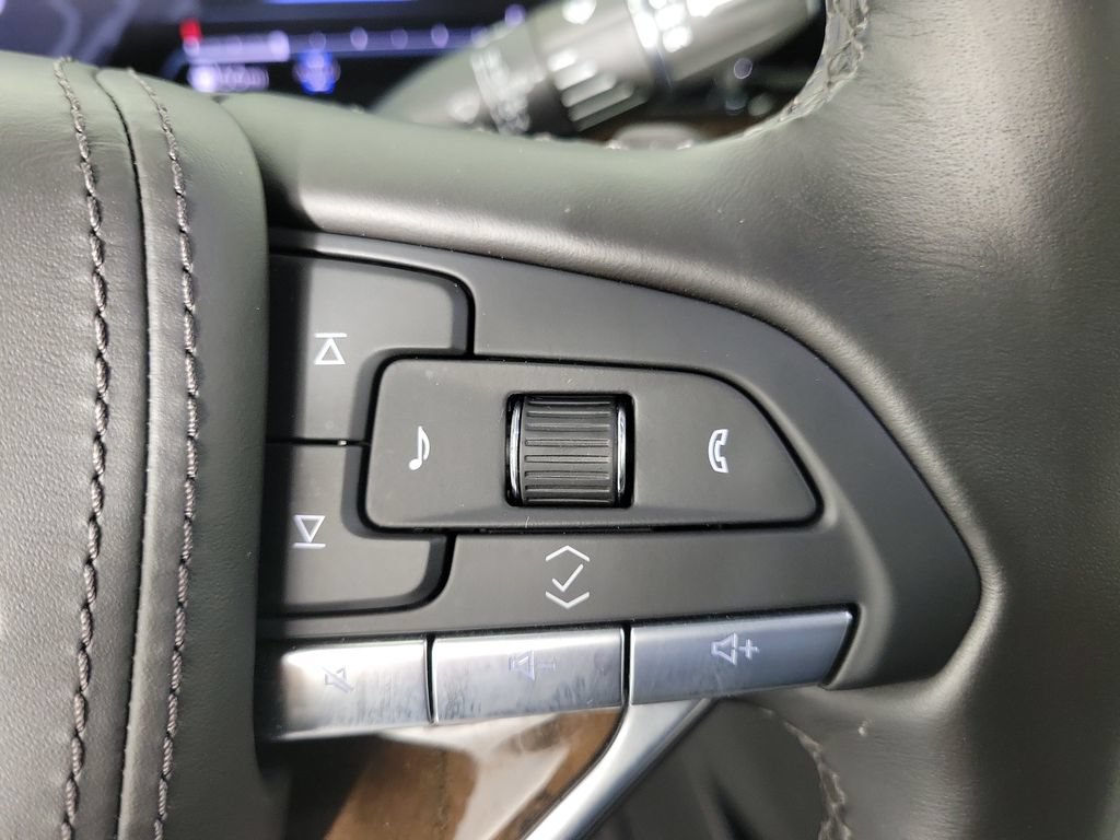 Used 2024 Cadillac Escalade ESV Premium Luxury Platinum AWD/4WD image 25