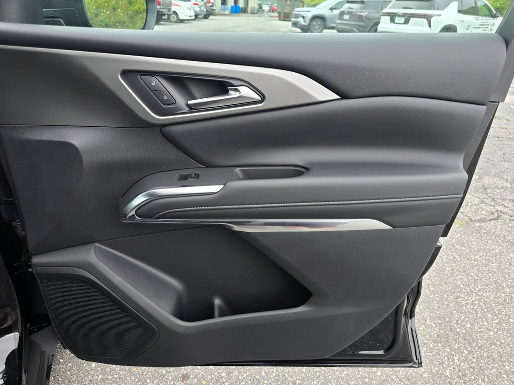 New 2026 Chevrolet Traverse LT w/ Midnight/Sport Edition FWD image 37