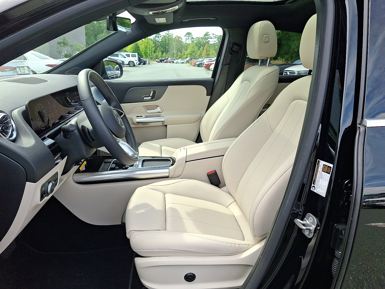 Certified 2025 Mercedes-Benz GLA 250 4MATIC image 13