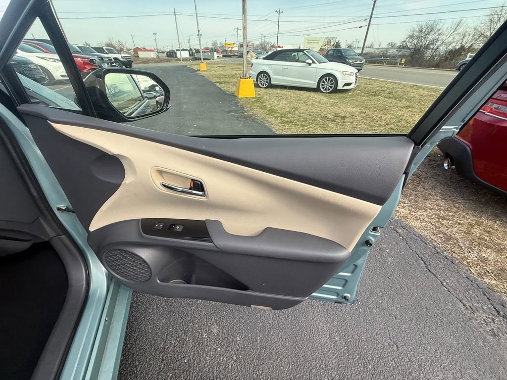 Used 2017 Toyota Prius Three image 22