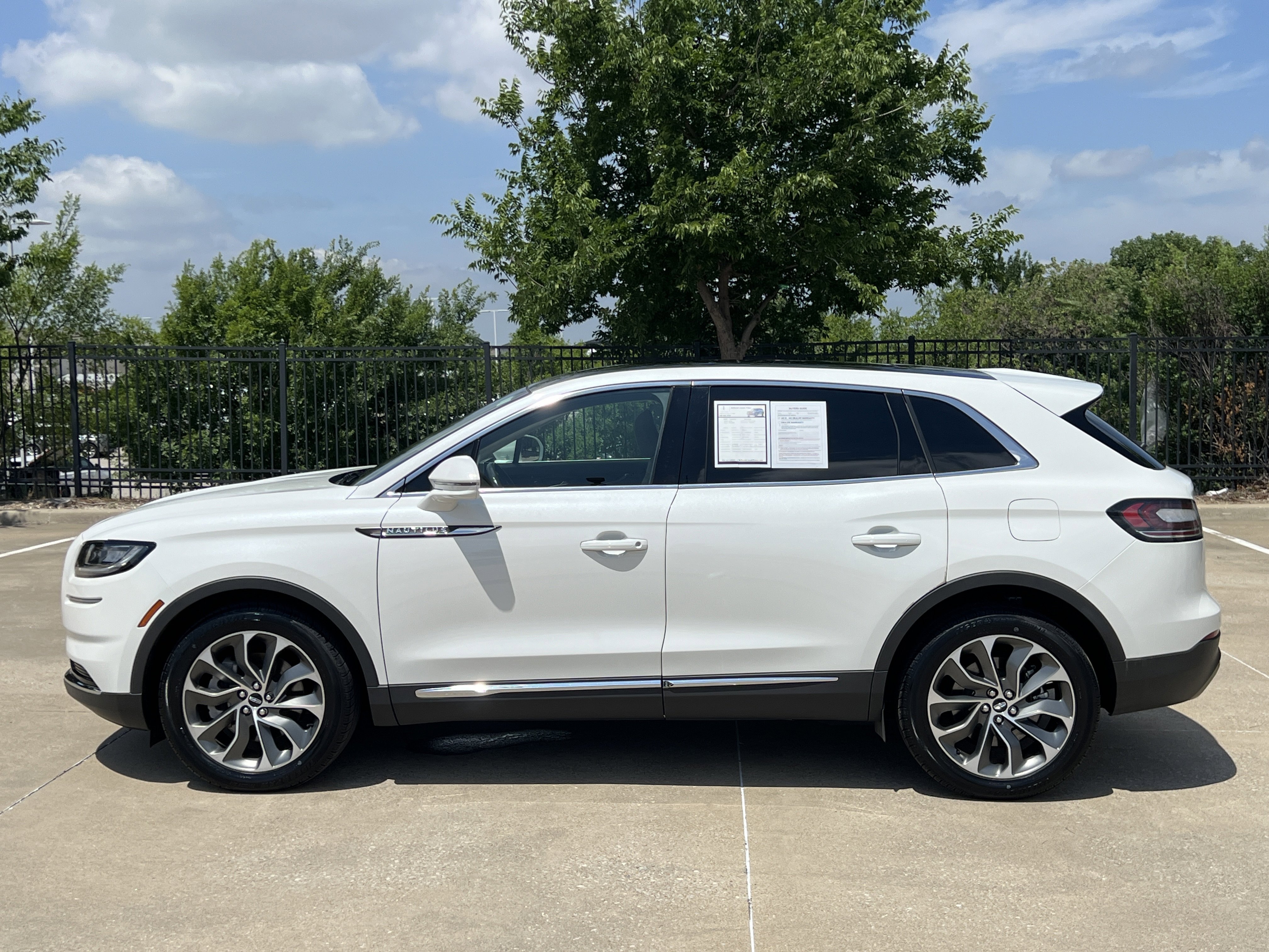 Certified 2022 Lincoln Nautilus Reserve AWD/4WD image 4