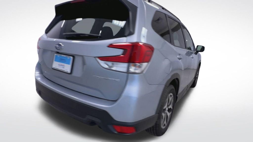 Used 2022 Subaru Forester Premium image 8