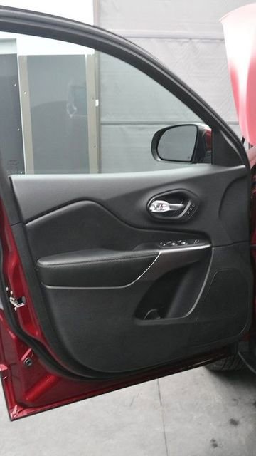 Used 2020 Jeep Cherokee Limited AWD/4WD image 17