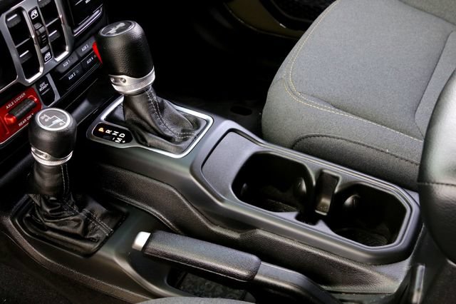 Used 2025 Jeep Wrangler Unlimited Sport AWD/4WD image 19