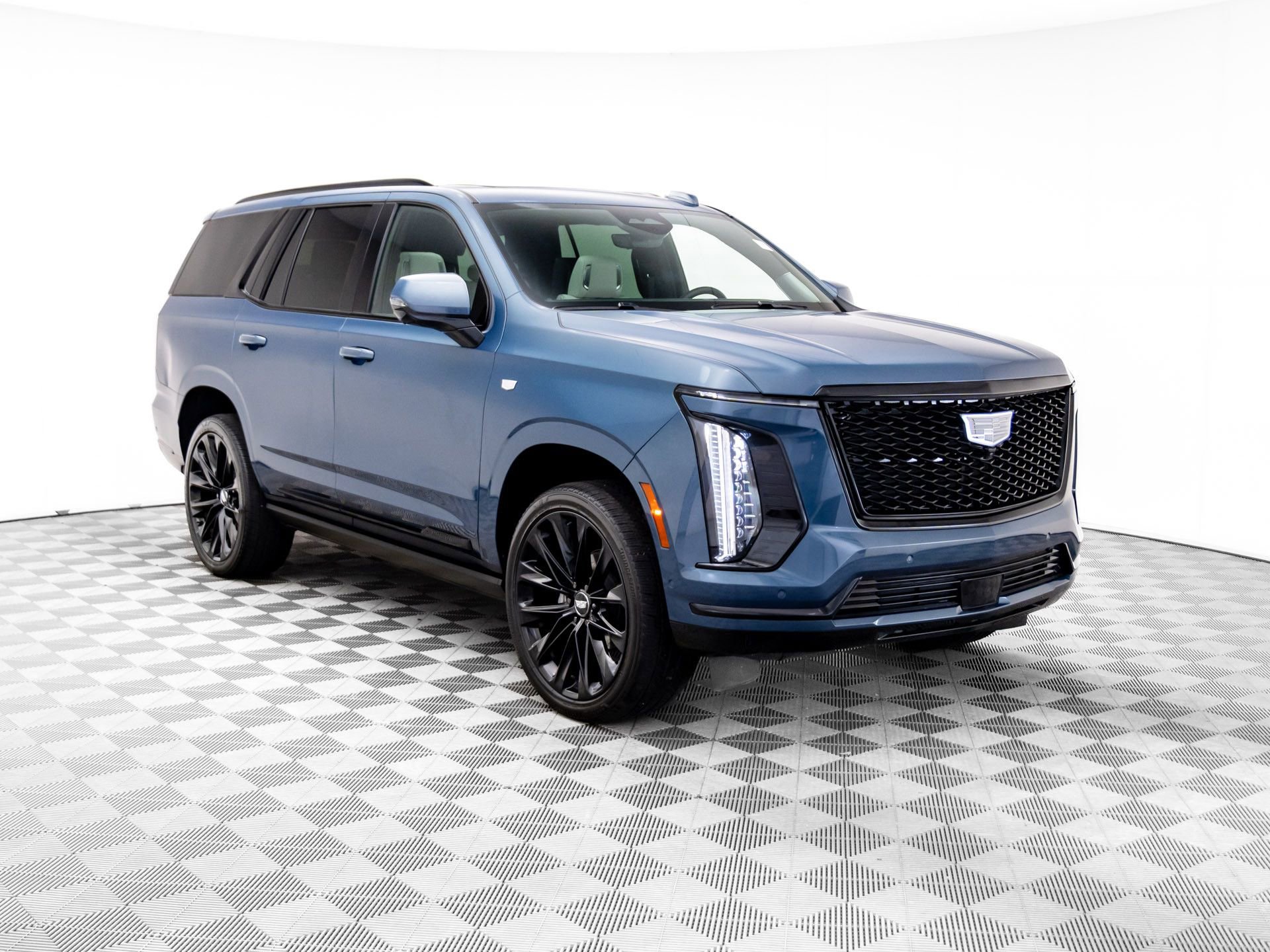 Used 2025 Cadillac Escalade Sport Platinum w/ LPO, ONYX Package AWD/4WD image 7