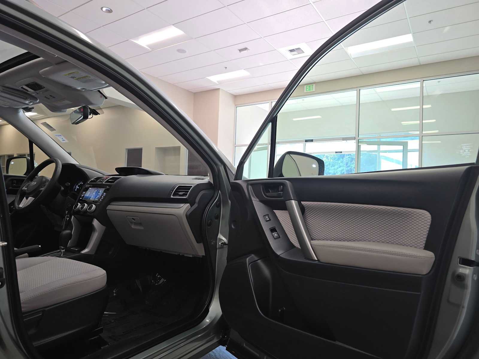 Used 2017 Subaru Forester 2.5i Premium AWD/4WD image 28