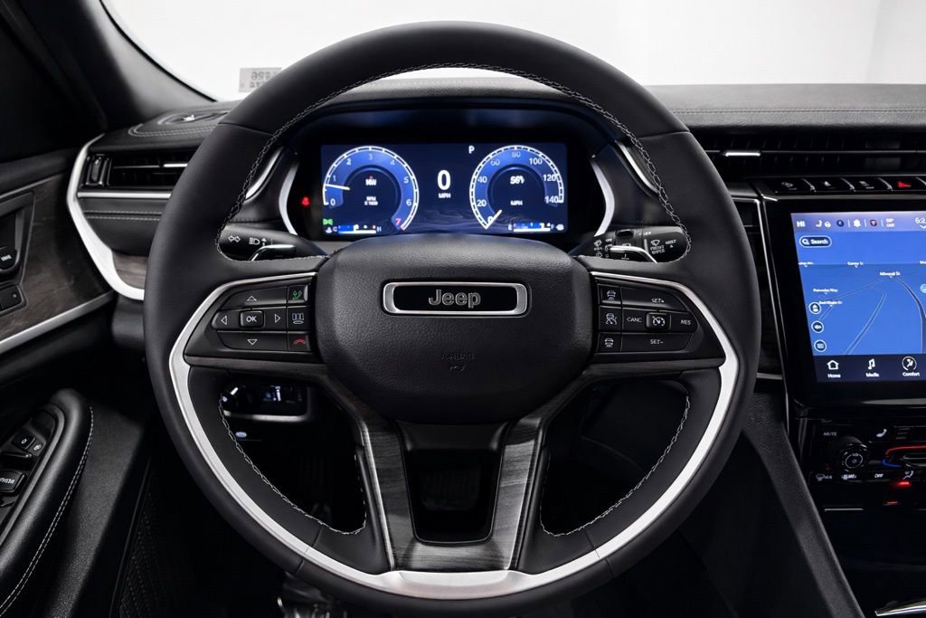 Used 2025 Jeep Grand Cherokee Limited image 35