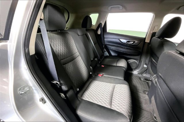 Used 2017 Nissan Rogue SV FWD image 28