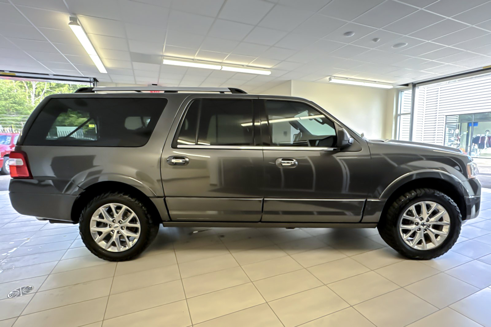 Used 2017 Ford Expedition EL Limited w/ Equipment Group 301A AWD/4WD image 3