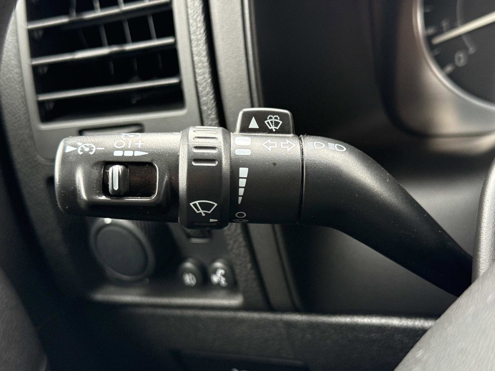 Used 2007 HUMMER H3 w/ Chrome Appearance Package image 9