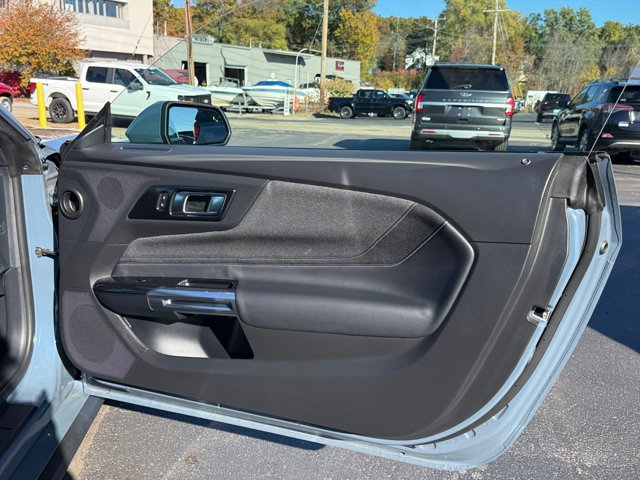 Used 2025 Ford Mustang GT RWD image 33
