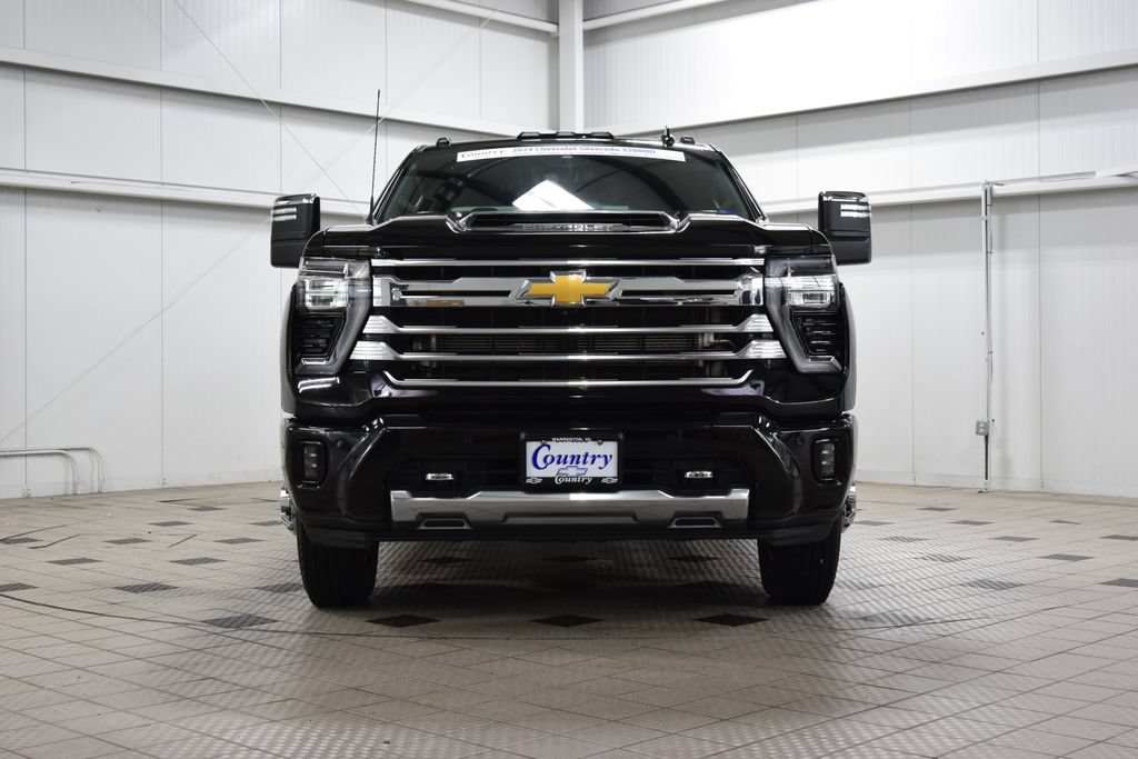 Used 2024 Chevrolet Silverado 3500 High Country w/ High Country Premium Package AWD/4WD image 2